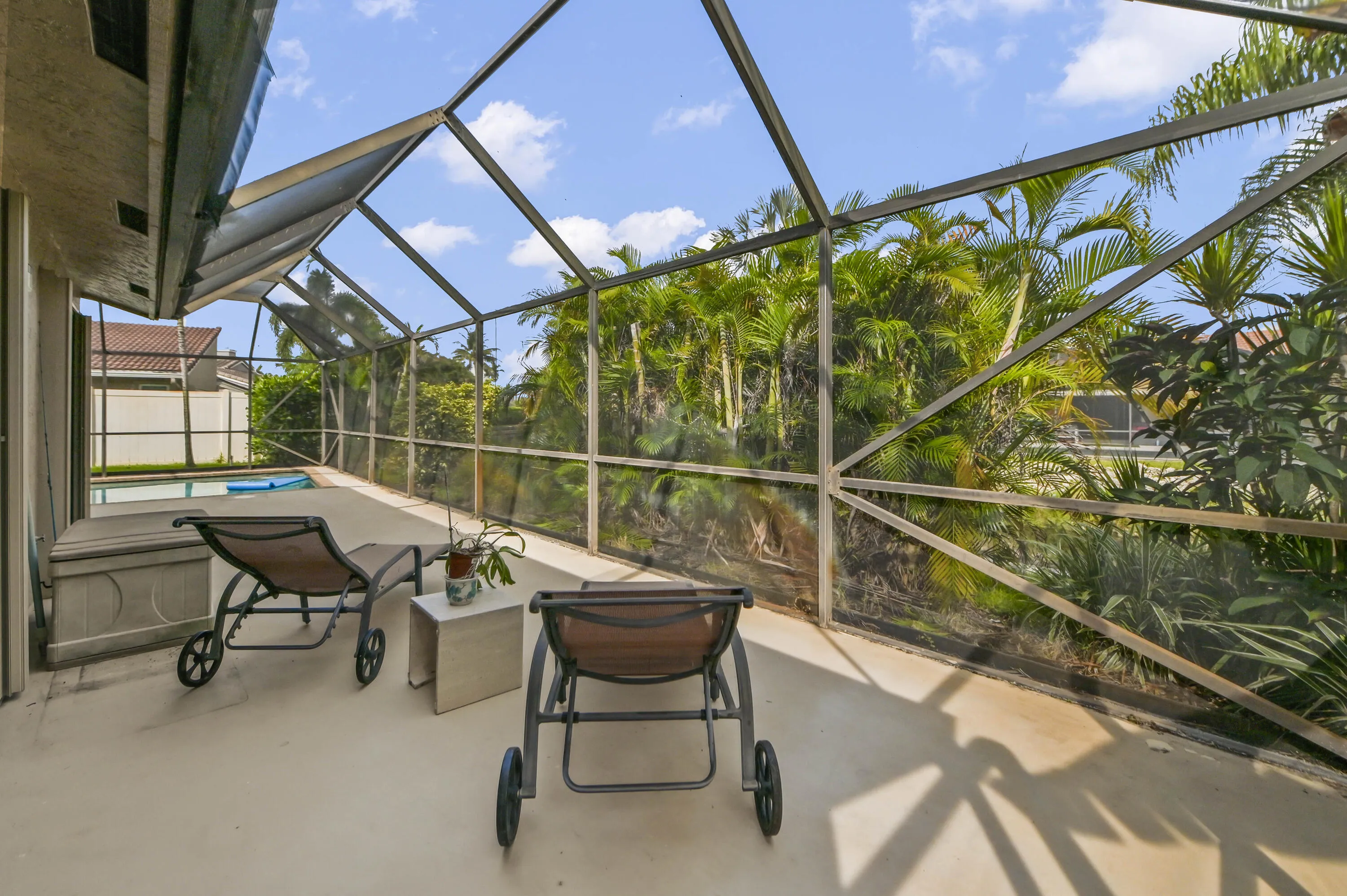 33 Patio 02