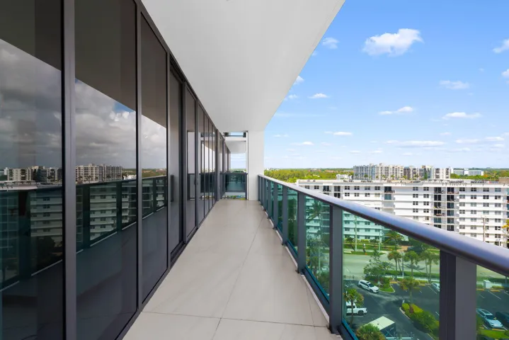 East to West 70' Balcony