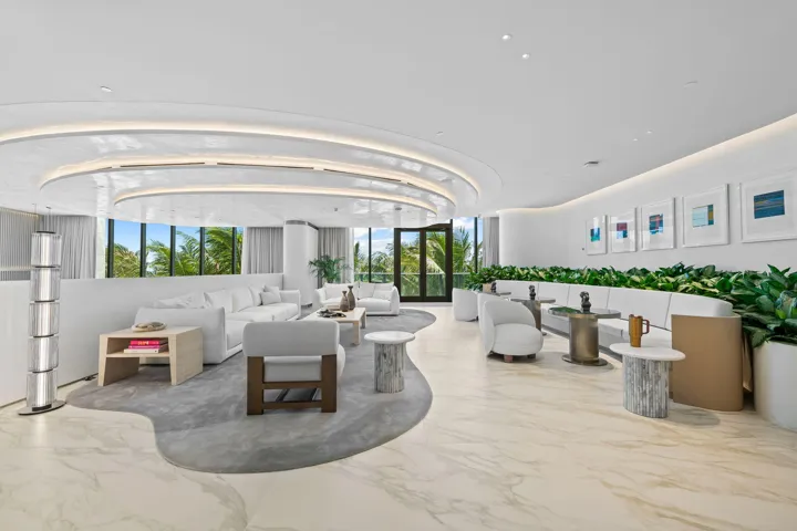 Lobby Lounge Level 3