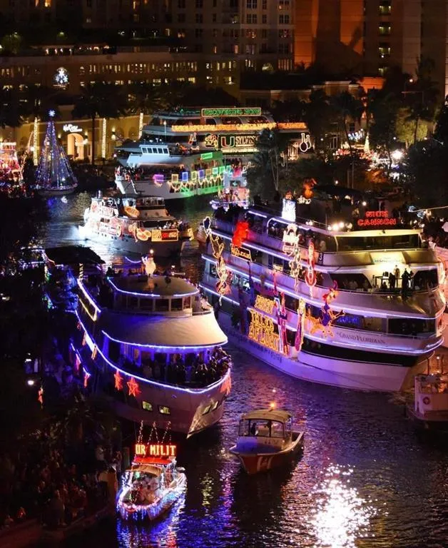 WATCH THE AMAZING BOAT PARADE FROM YOUR PRIVATE OVERSIZED BALCONY