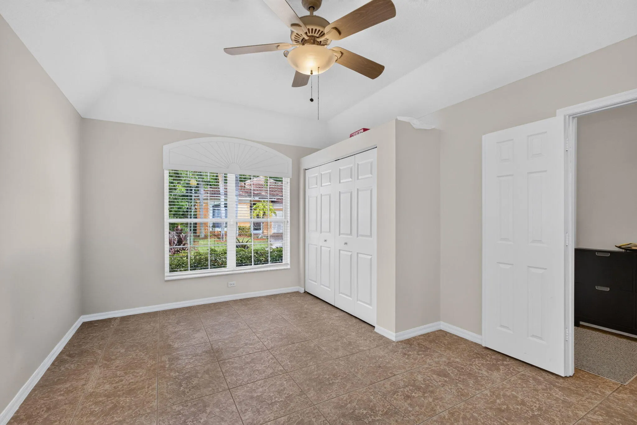 4th Bed - can be den, office, family room