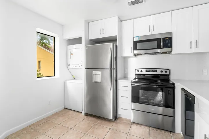 Updated Kitchen and stainless steal appliances