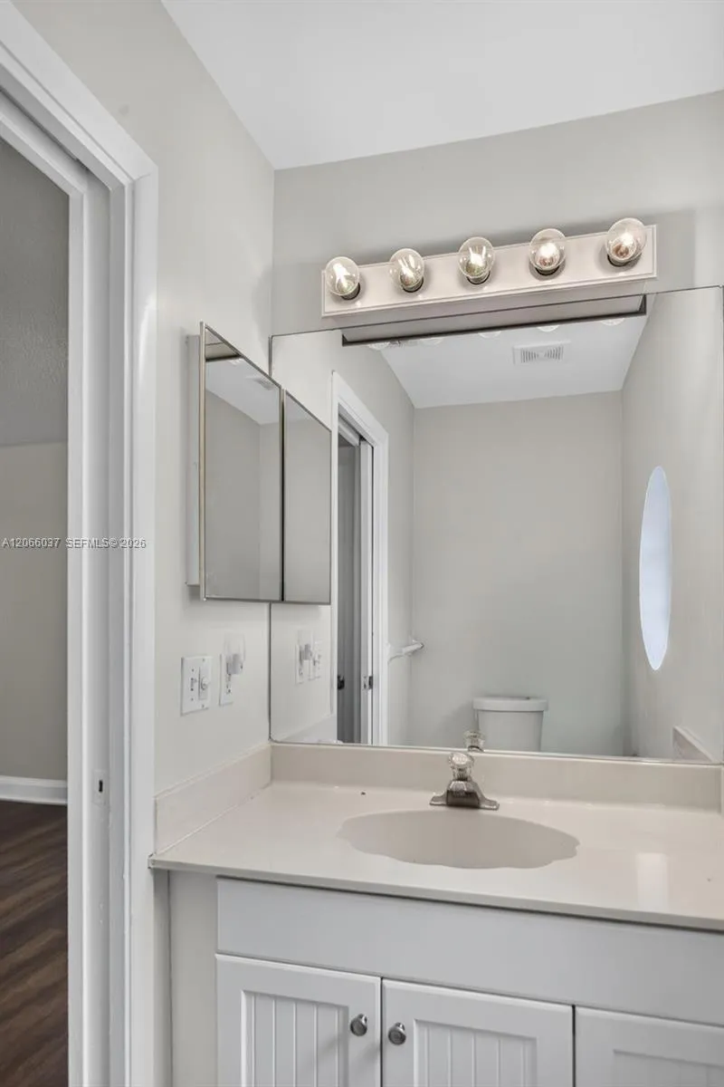 1/2 bathroom
