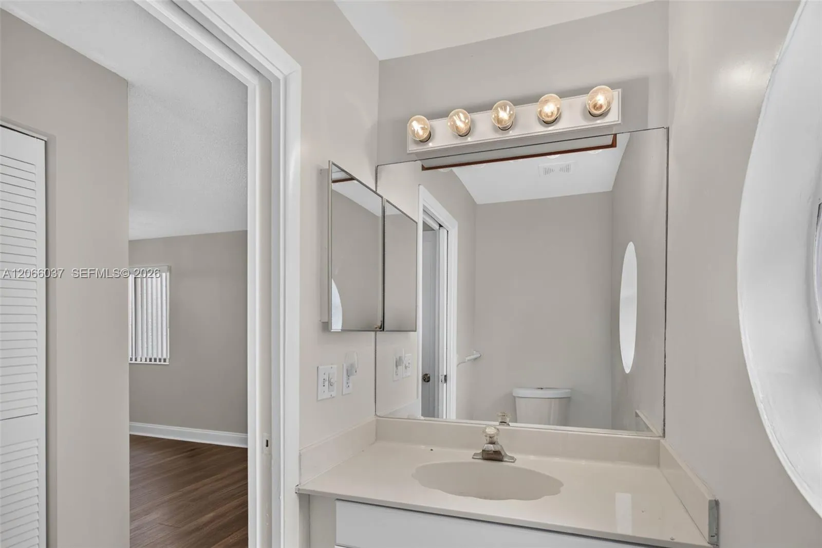 1/2 bathroom