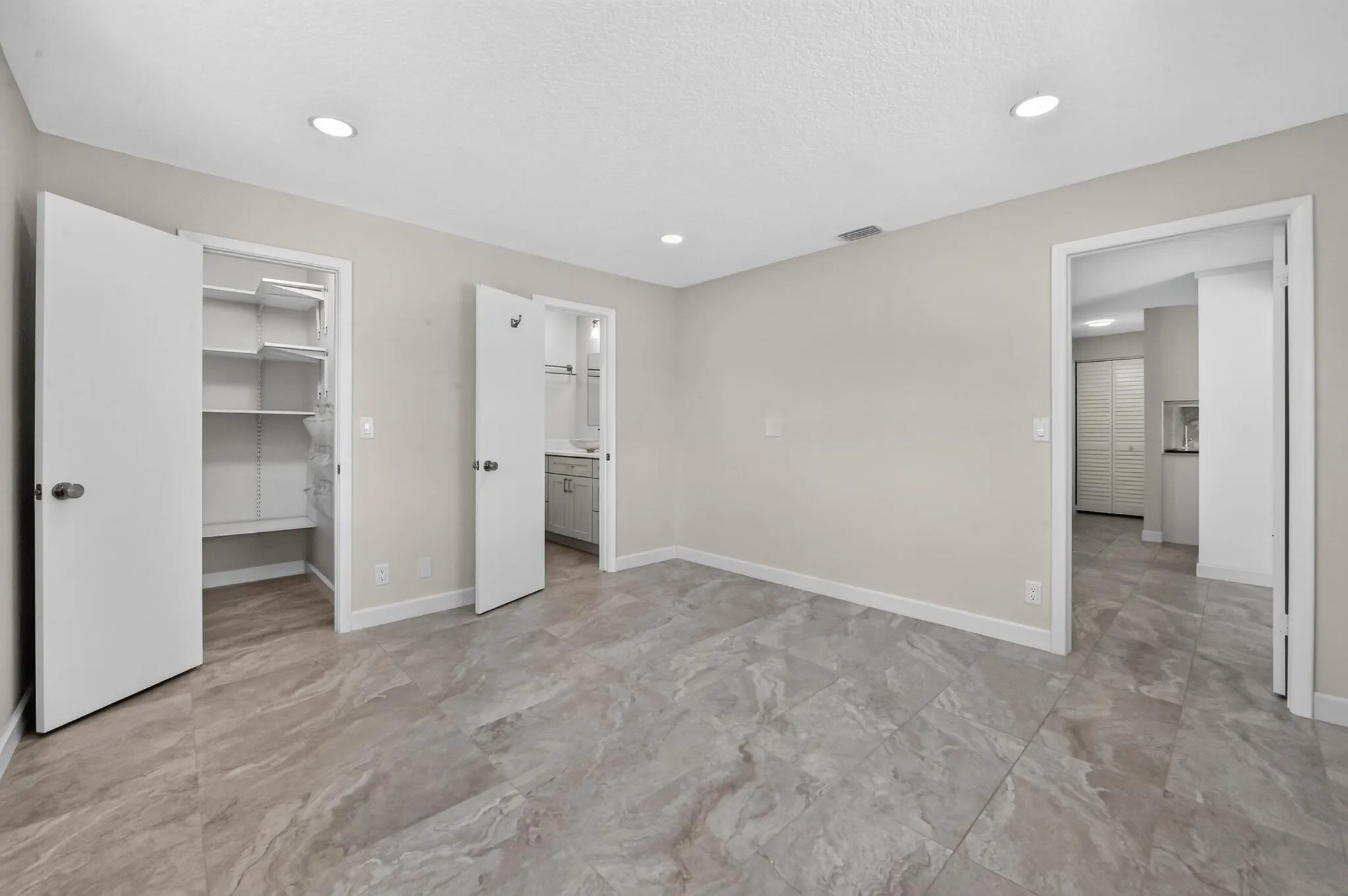 2nd Bedroom Suite