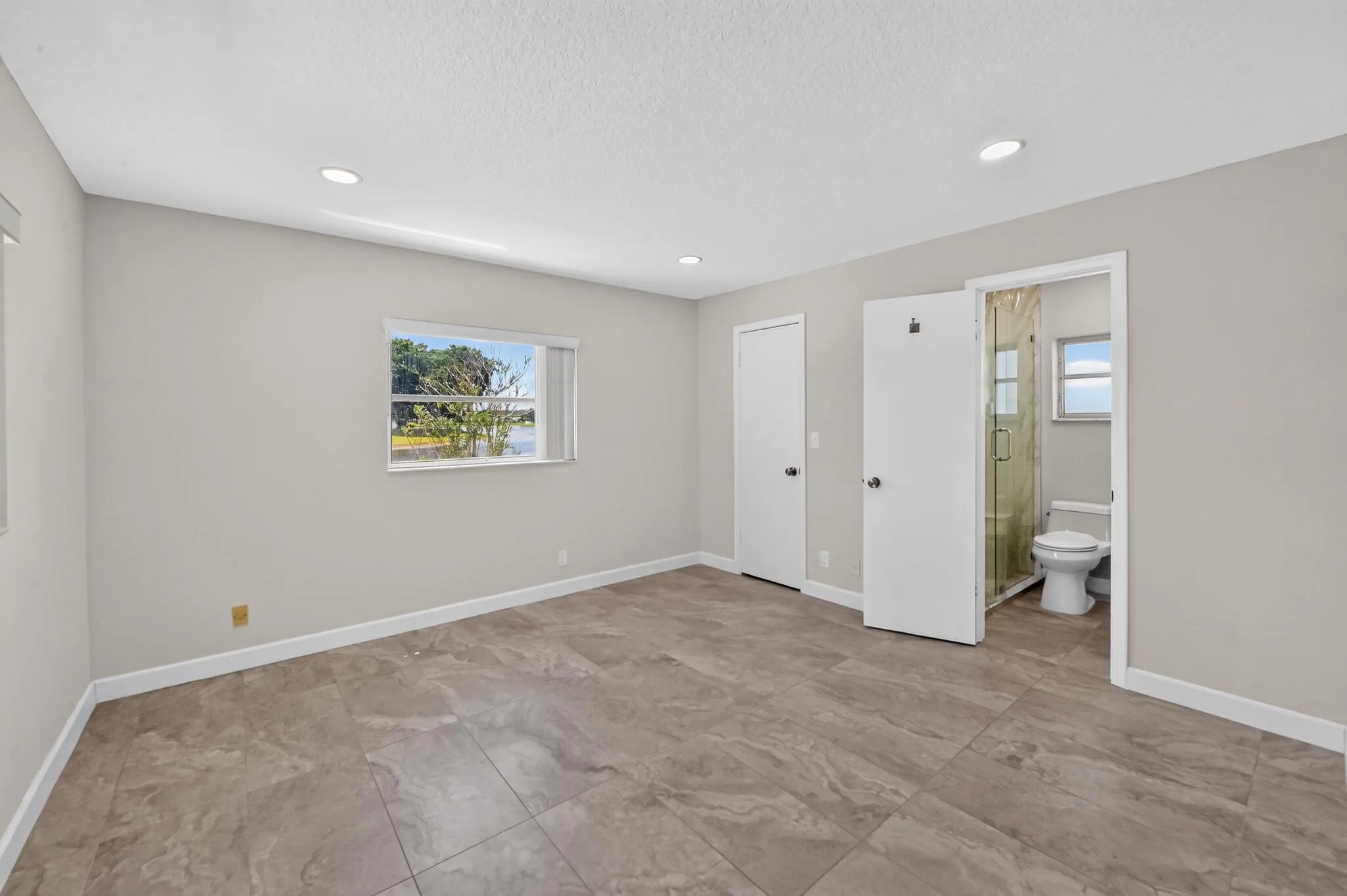 2nd Bedroom Suite