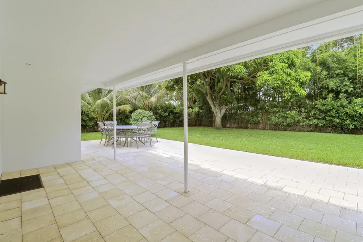 Exterior Covered Patio - Shell Stone