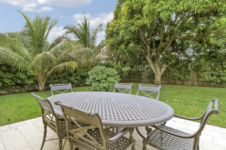 Expansive Patio - Shell Stone