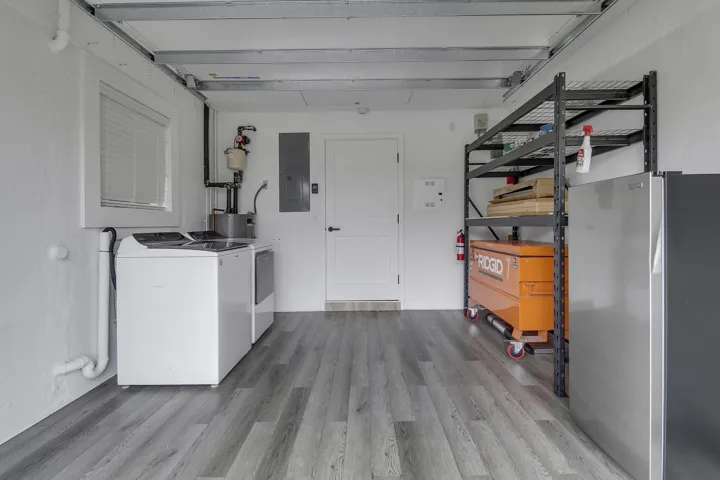 Laundry - Garage