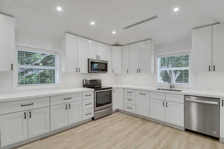 Kitchen - custom cabinetry