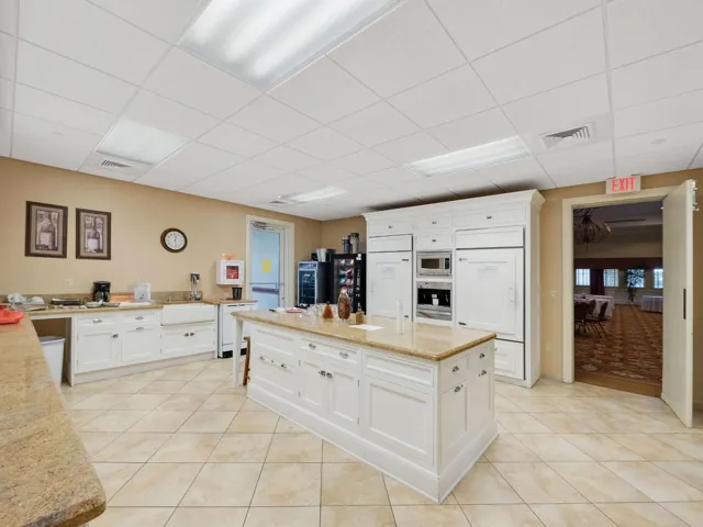 10 - Clubhouse Kitchen
