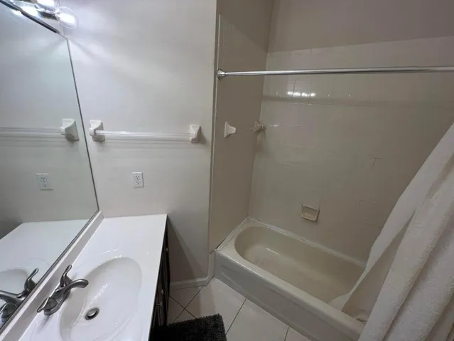 Side B - Full Bathroom