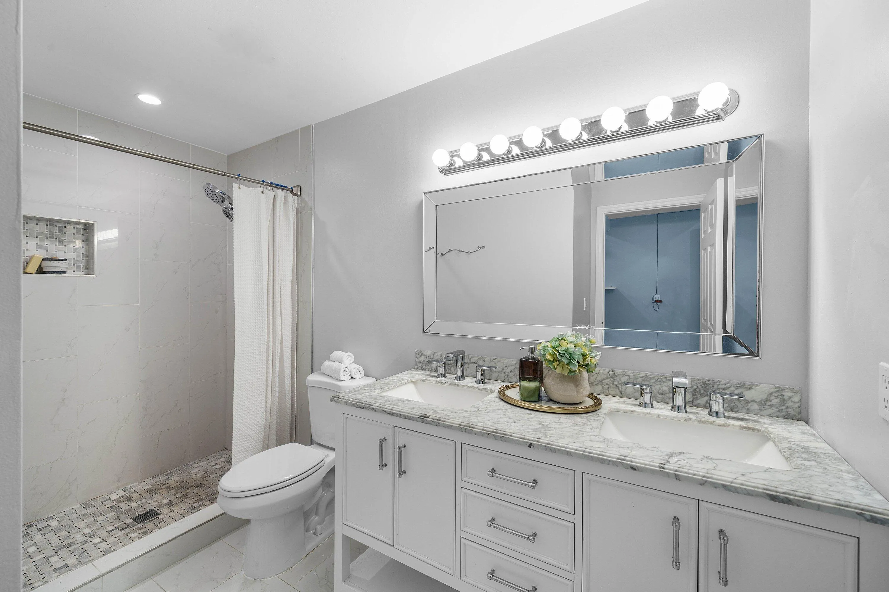 Primary Bathroom w/ Dual Sinks