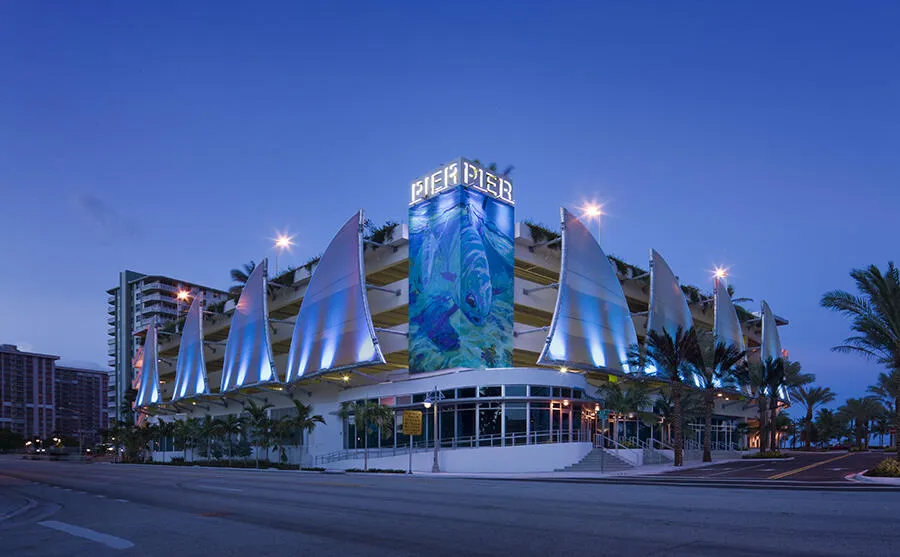Walking distance to all Lauderdale By the Sea attractions. Just minutes to Pompano Beach and Fort Lauderdale Beach as well.