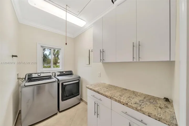 sw laundry room1