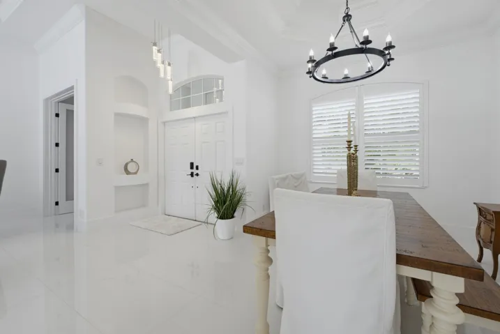 Foyer / Dining Room