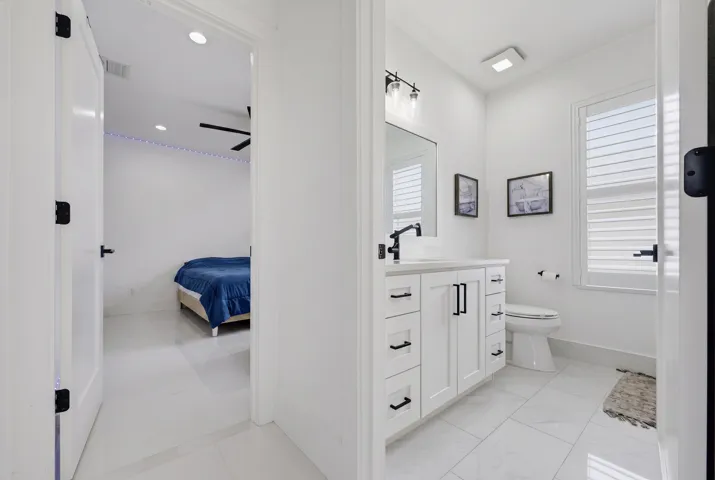 Bedroom 2 / Bathroom 2