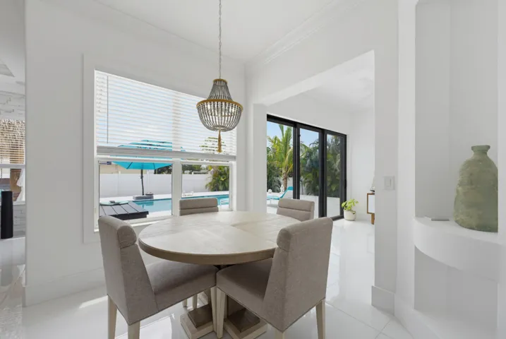 Breakfast Nook / Florida Room