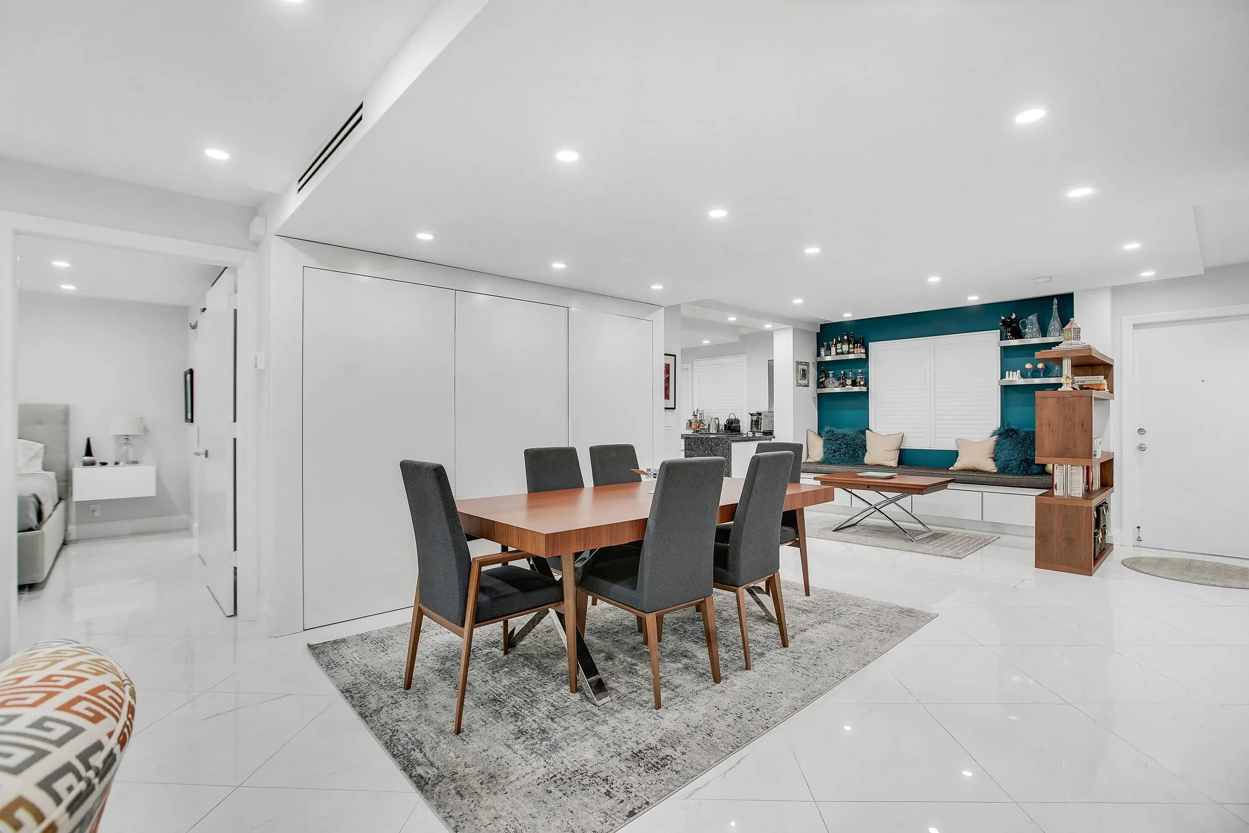 Entry into the living/dining space