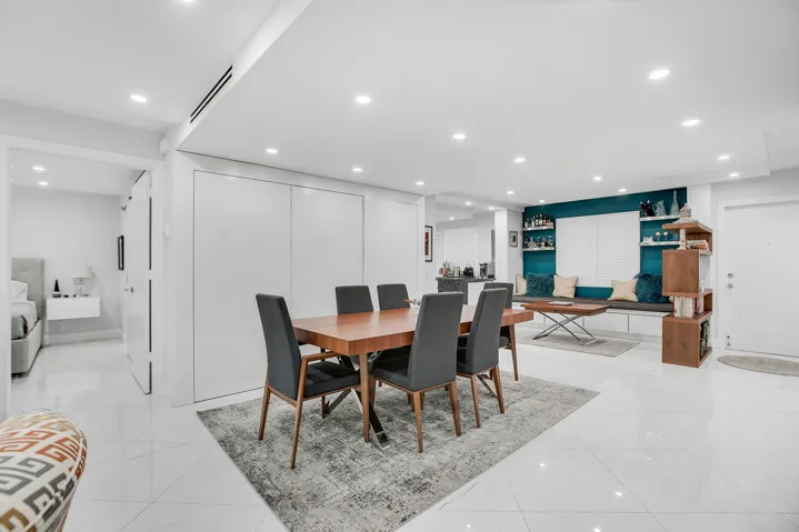 Entry into the living/dining space