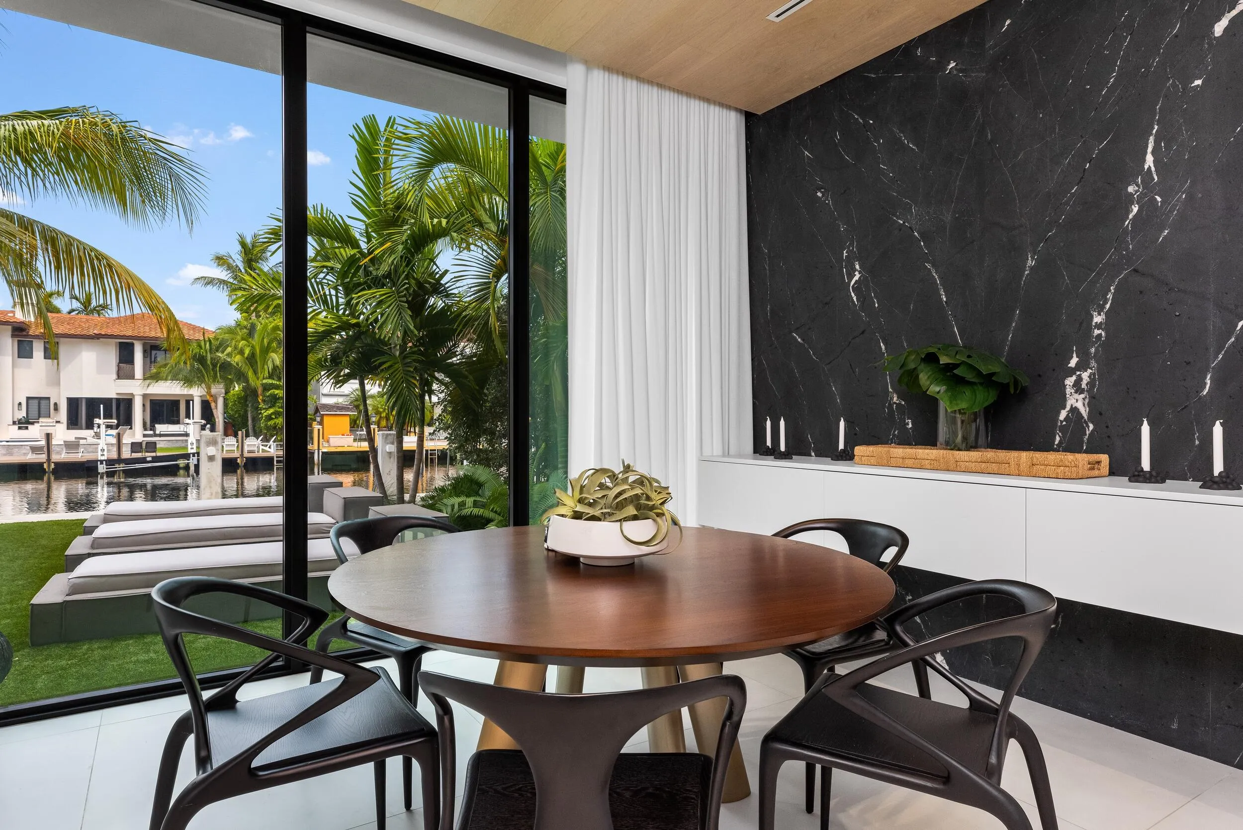 Breakfast Area 2