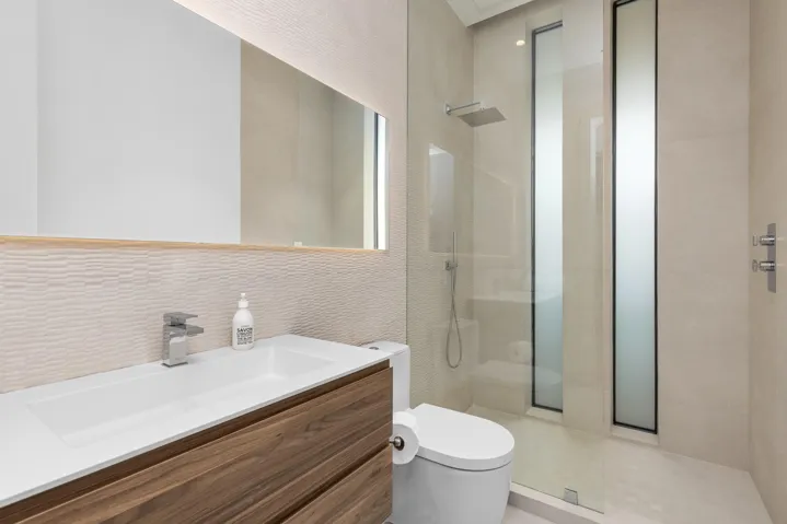 Guest Bath 5