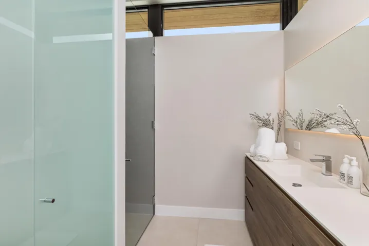 Guest Bath 4
