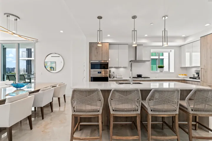 KITCHEN SEATING