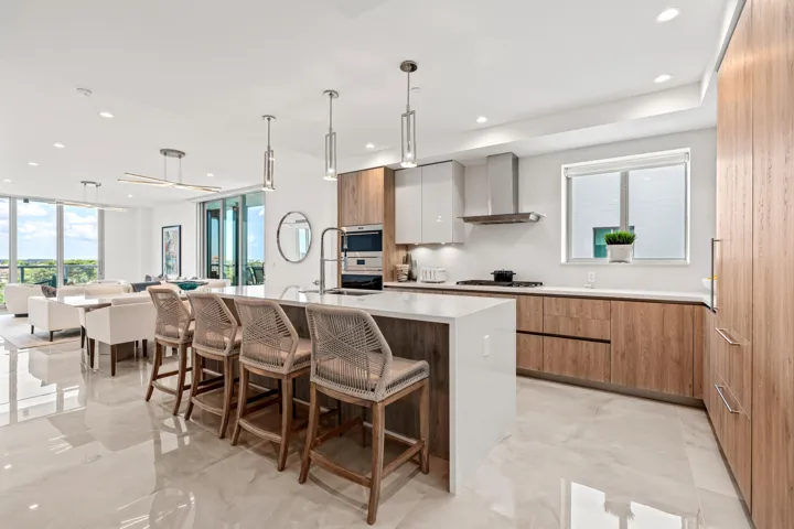 KITCHEN SEATING