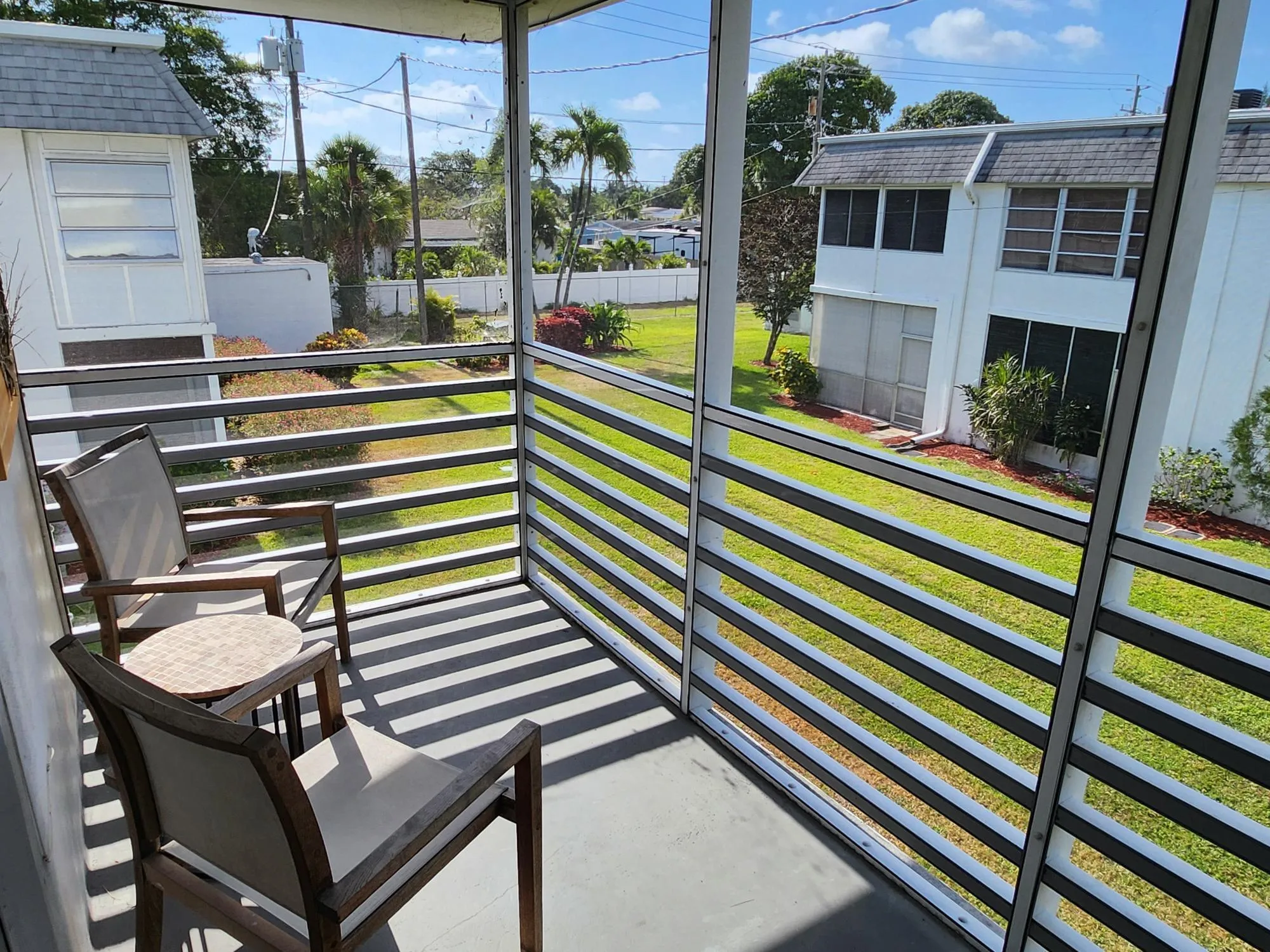 3322 Cyn Ln 208 Porch