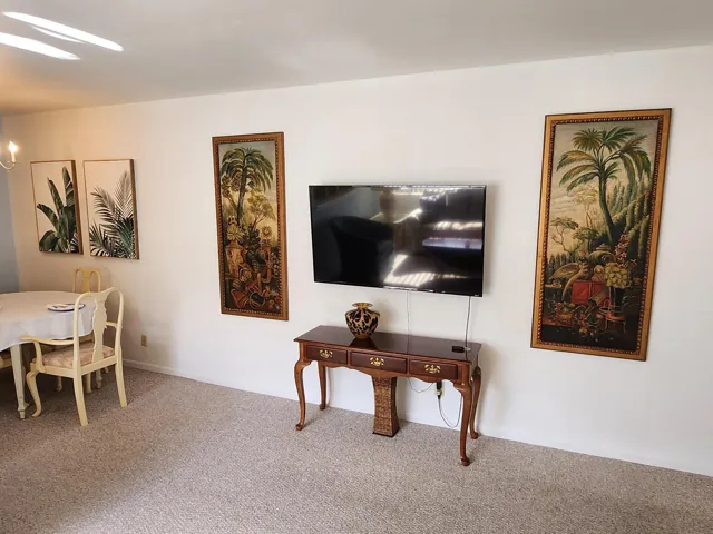3322 Cyn Ln 208 LR 2