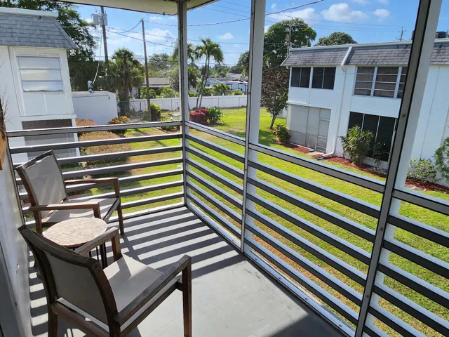 3322 Cyn Ln 208 Porch