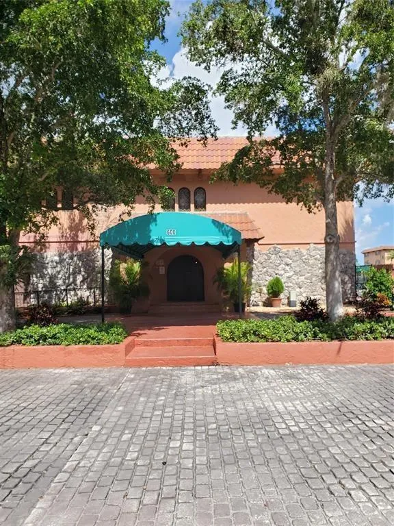 tennis club clubhouse