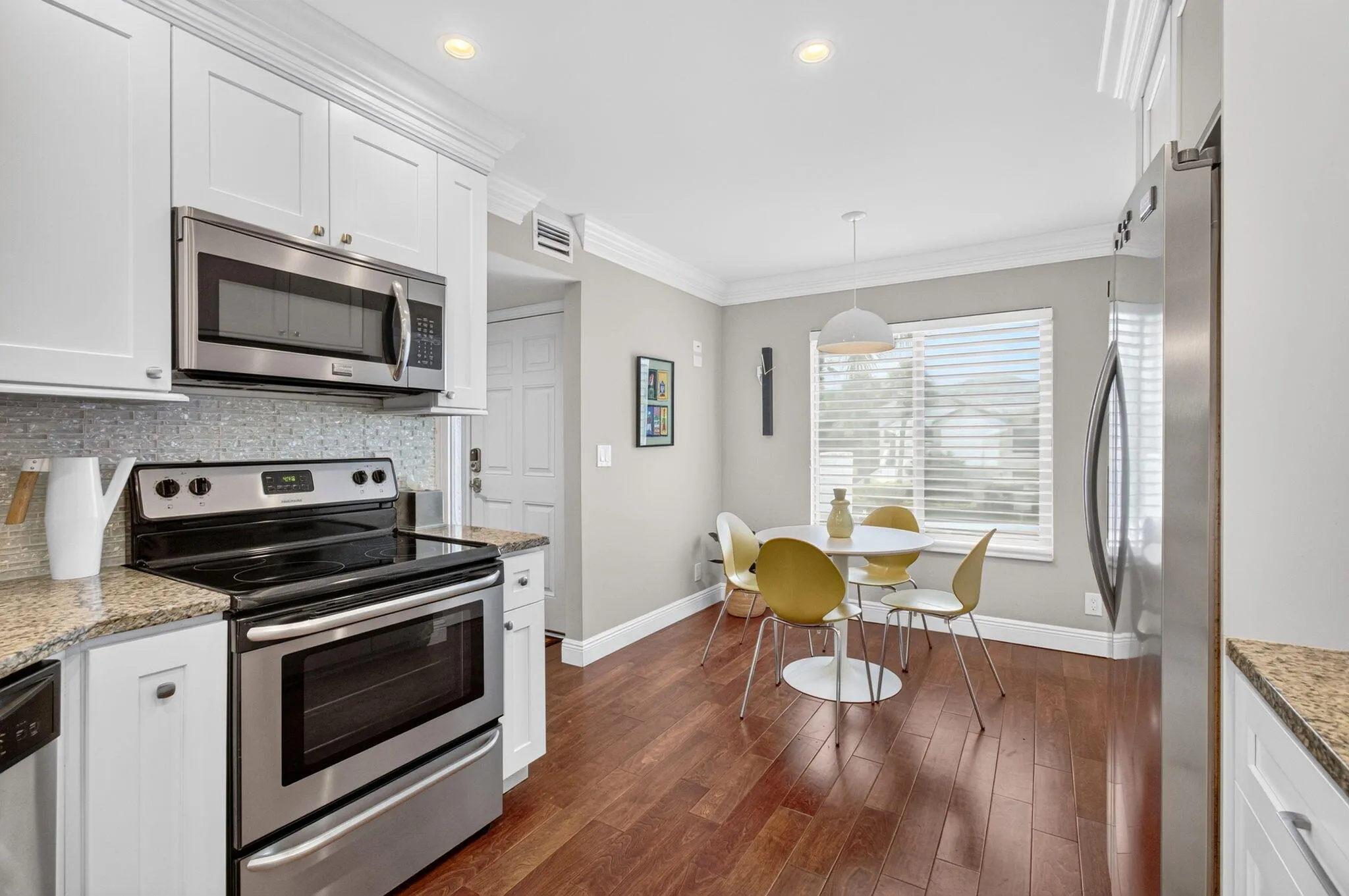 Eat-in Kitchen