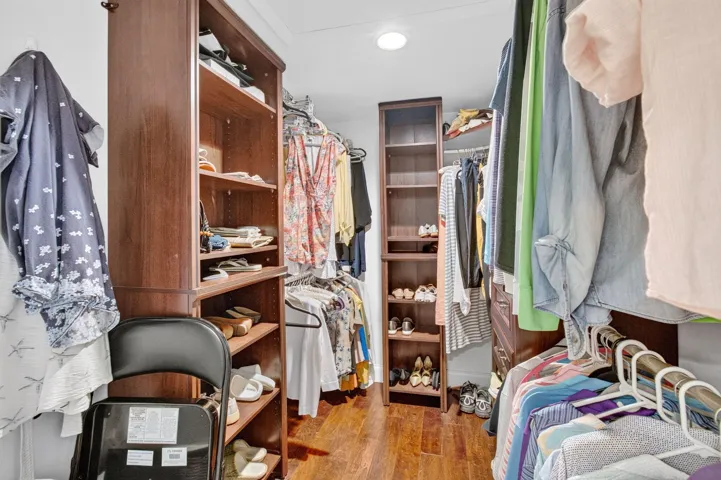 with Professionally Designed Closet Organizers