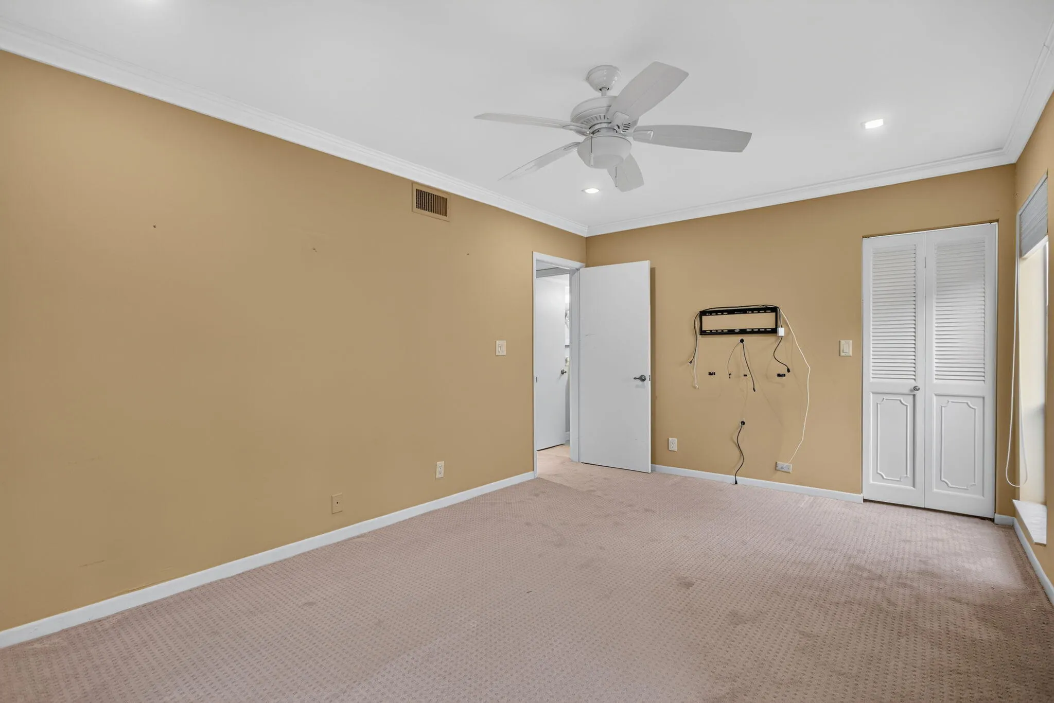 MAIN BEDROOM