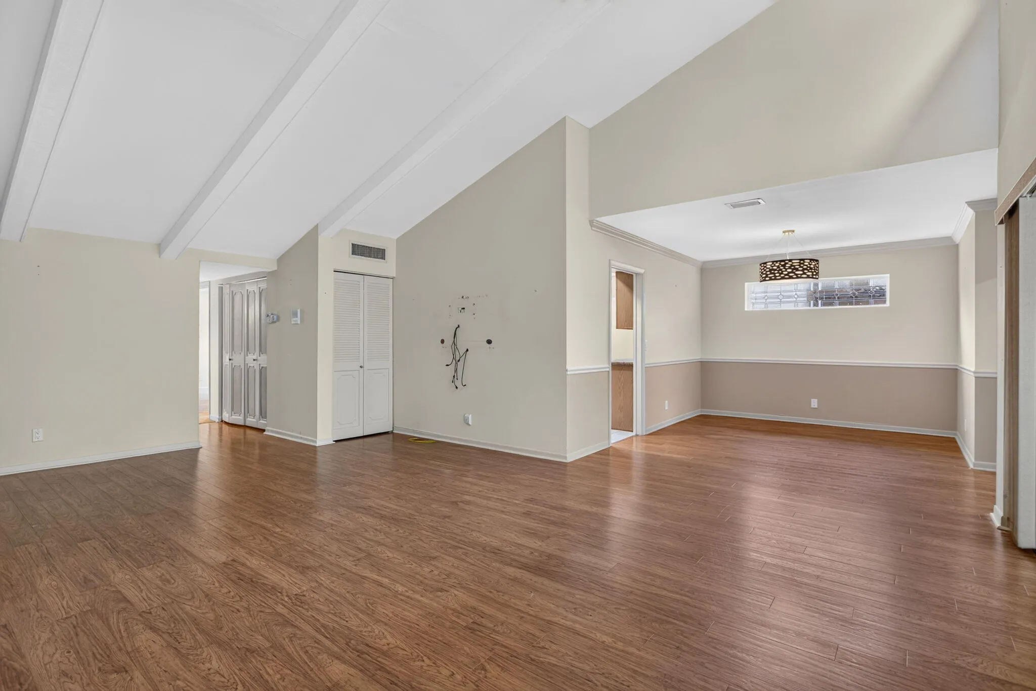 BIG SPACE VAULTED CEILING