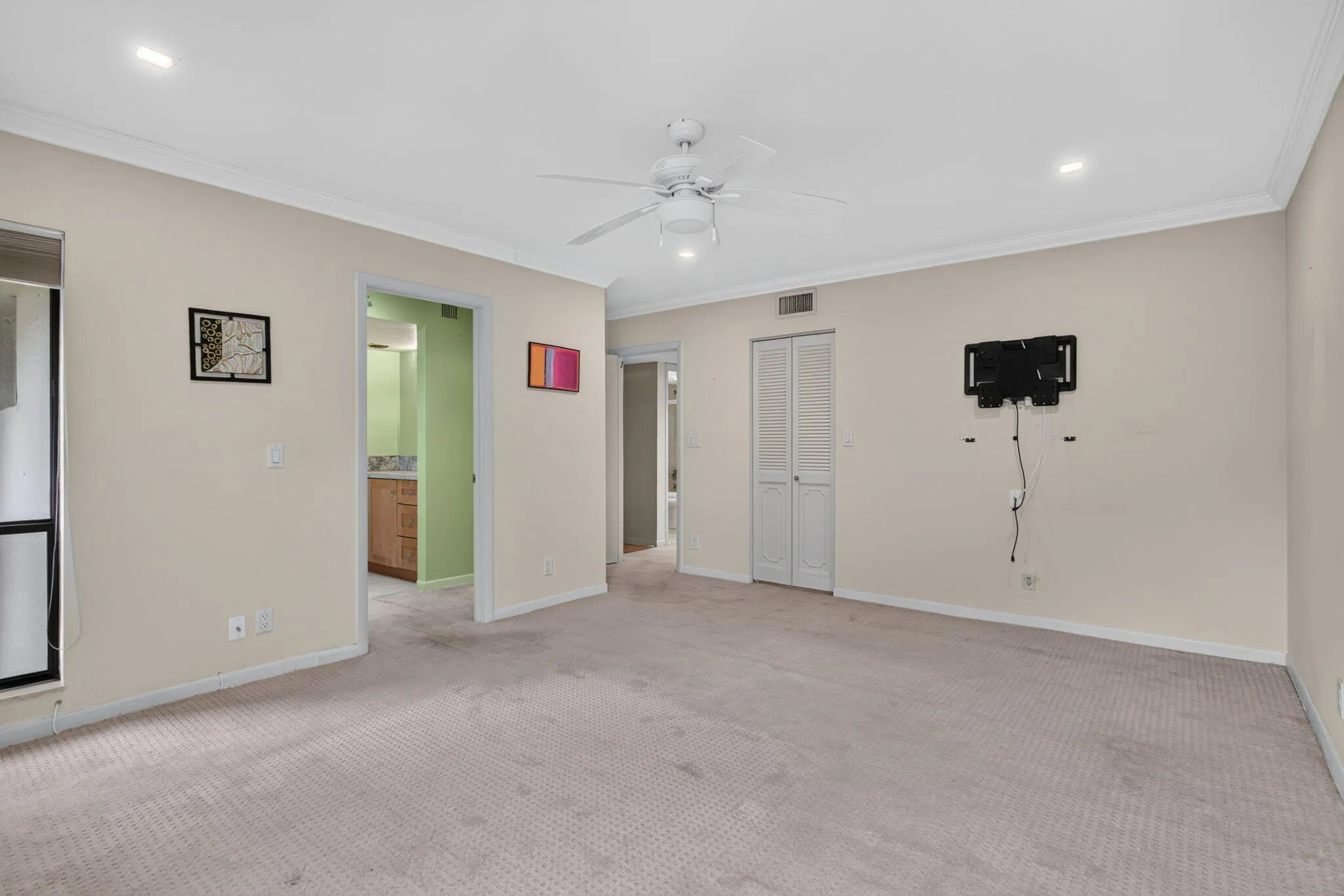 MAIN BEDROOM