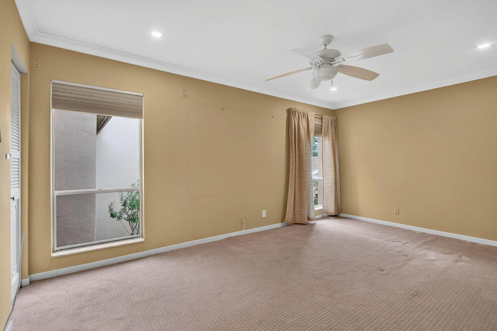 MAIN BEDROOM