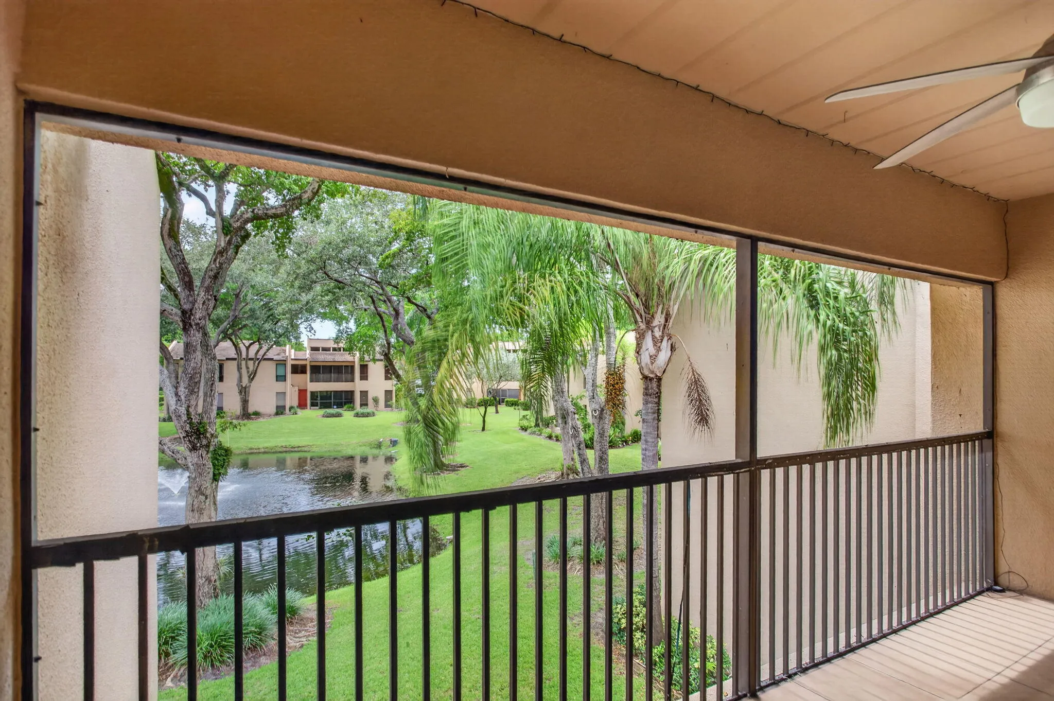 SCREEN PORCH