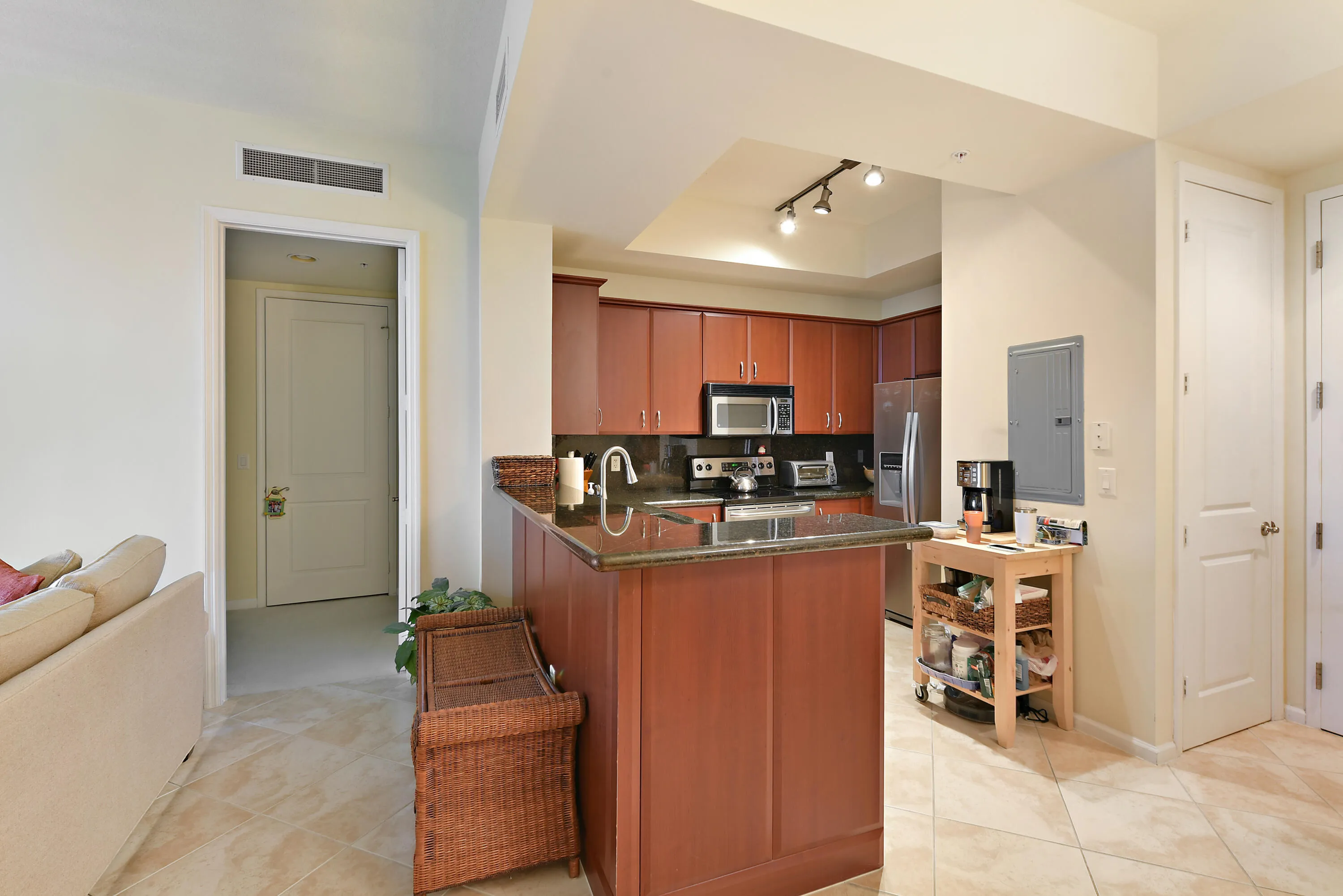403 S Sapodilla Ave_#817_Nancy Stamataki