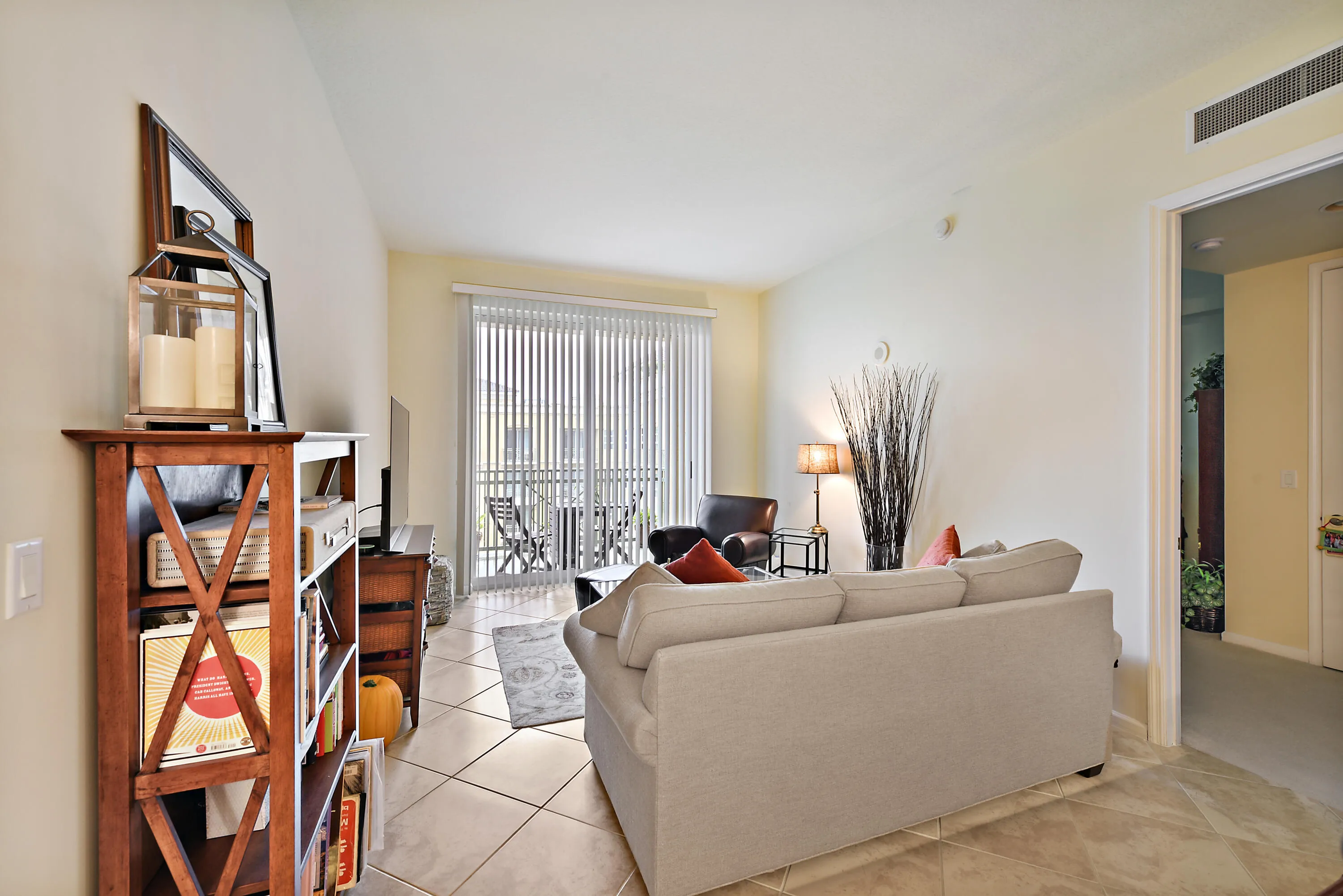 403 S Sapodilla Ave_#817_Nancy Stamataki