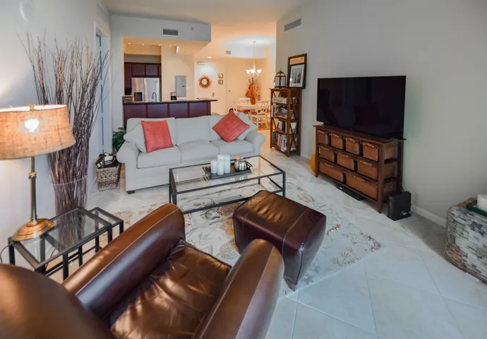 403 S Sapodilla Ave_#817_Nancy Stamataki