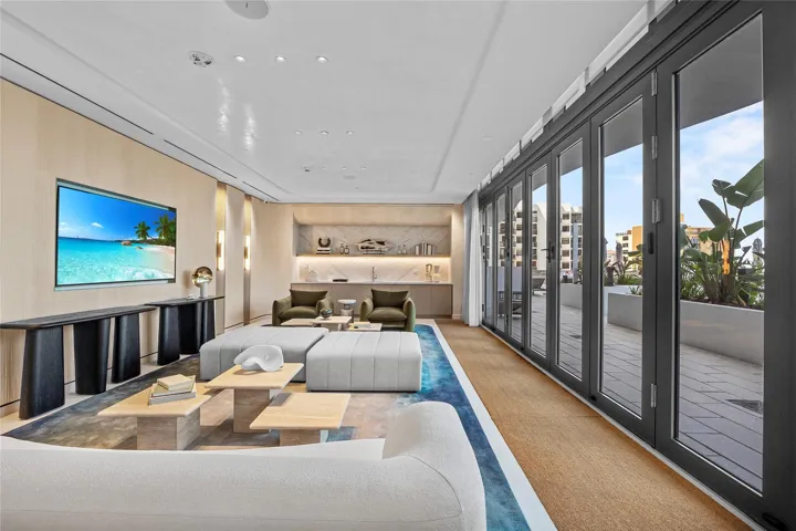 Sinset pool lounge