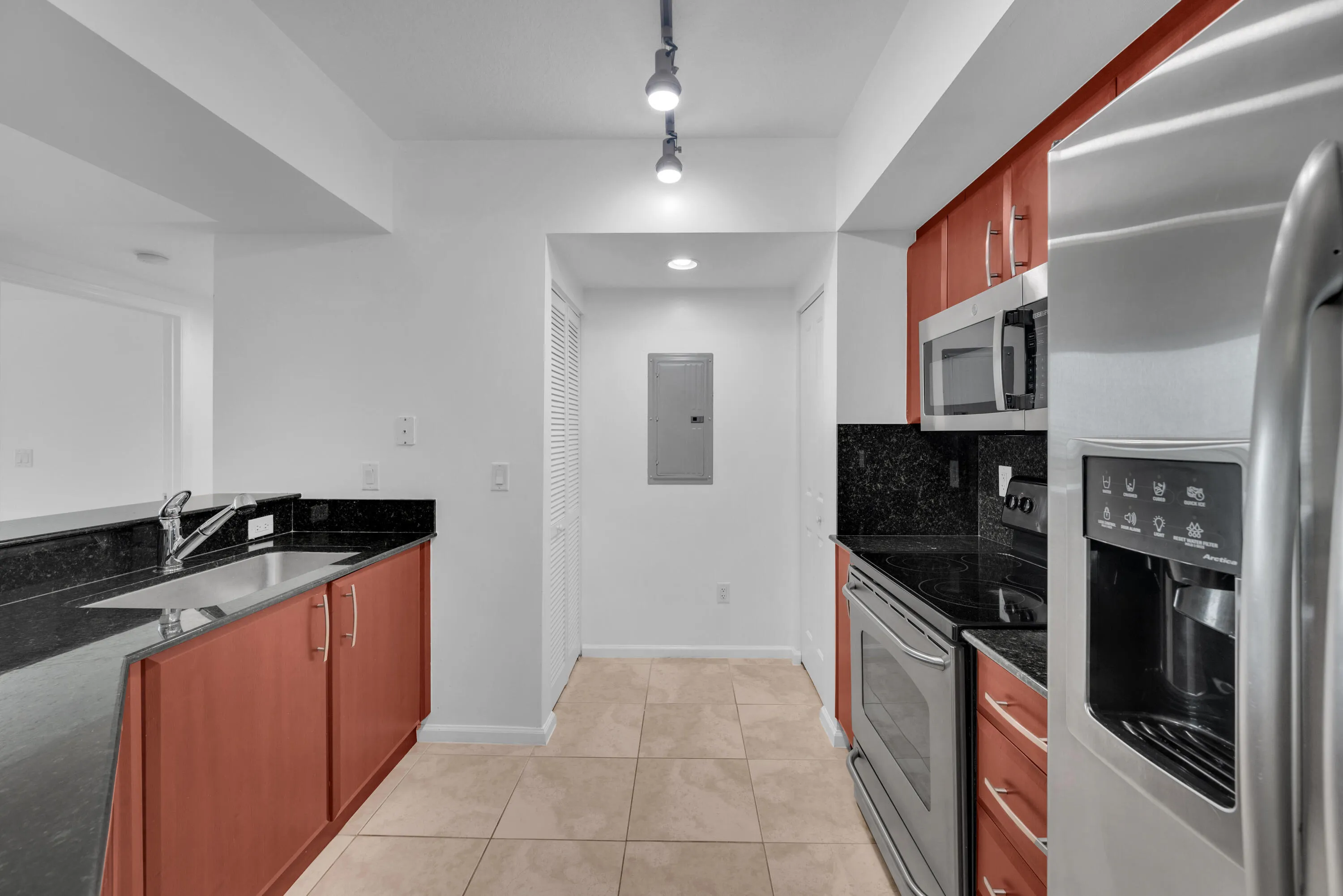 10 - 403 S Sapodilla 612