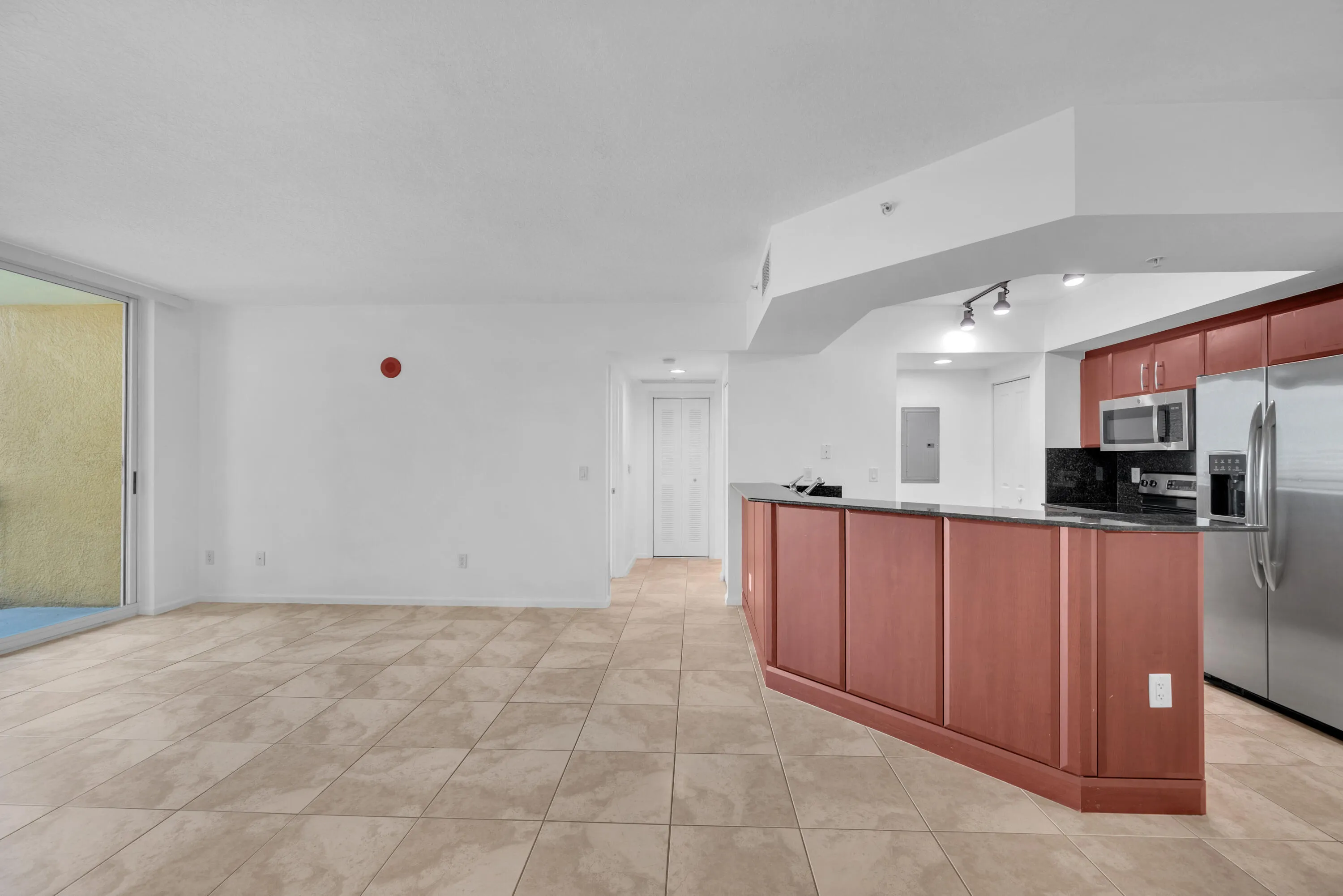 18 - 403 S Sapodilla 612