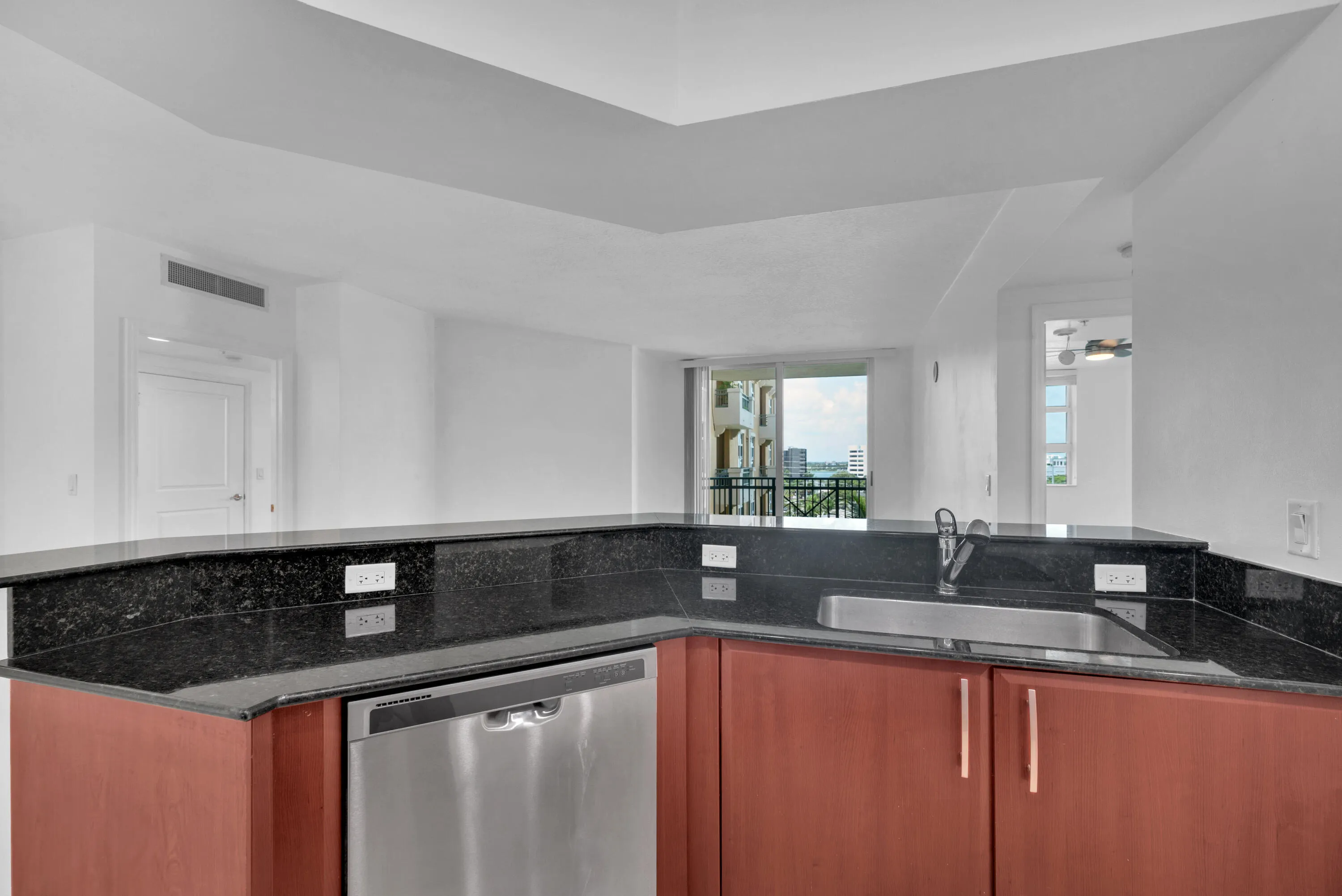 16 - 403 S Sapodilla 612