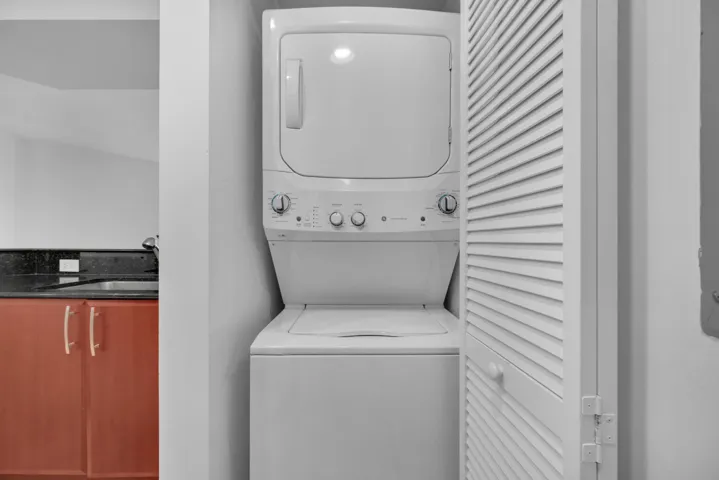 11 - 403 S Sapodilla 612