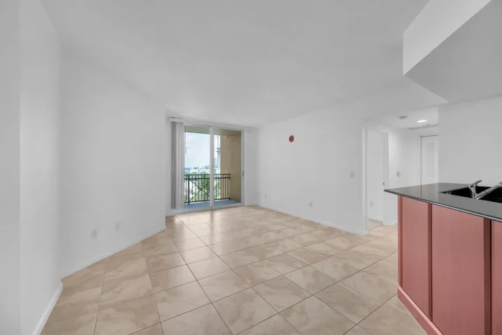 17 - 403 S Sapodilla 612