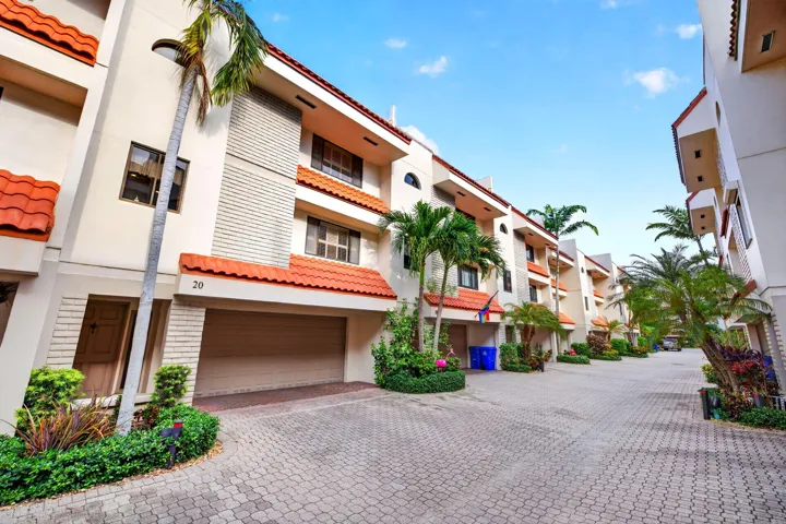 Victoria Park Place is a gated community with a pool, and just steps from Holiday Park and minutes from Las Olas, downtown Fort Lauderdale, shopping, dining and the beach!